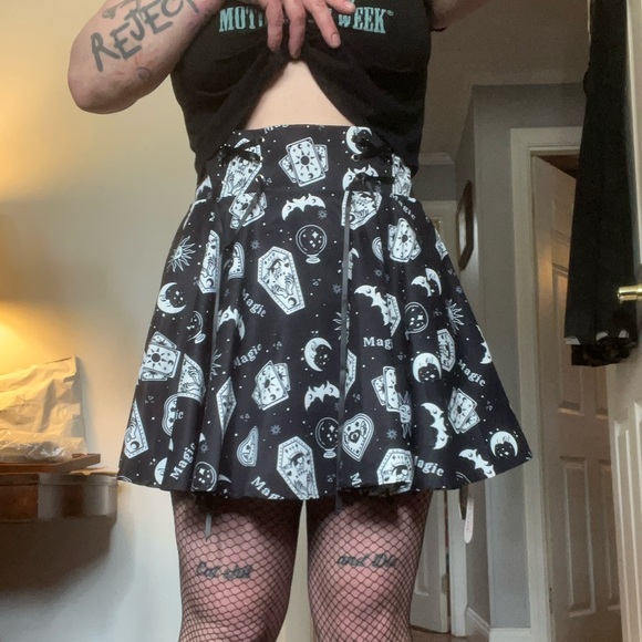 Pretty witchy skirt - Picture 1 of 6